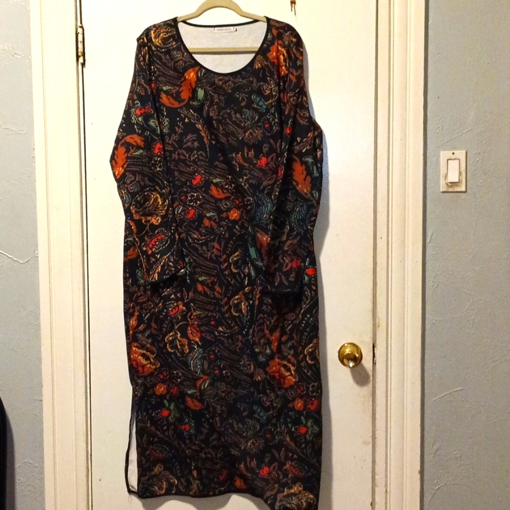 Miss Look patterned dress. Size (5X more like 3X)